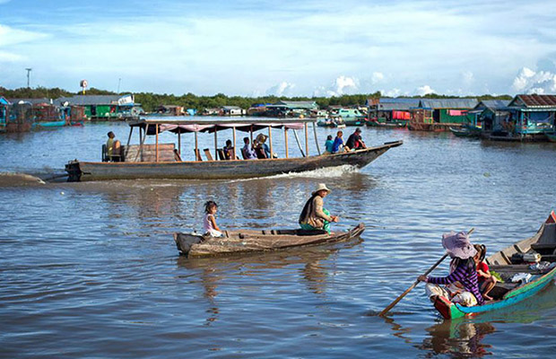 Kompong Khleang Floating Village Small-Group Day Tour