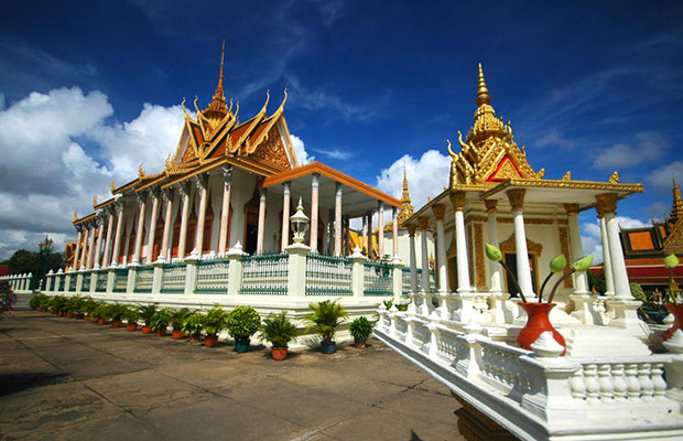 Wat Phnom, Royal Palace and Silver Pagoda Private Tour